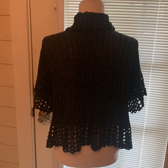 Nygard Collection soft topper to pair with tank, adds a classy look for dinner - Picture 3 of 8